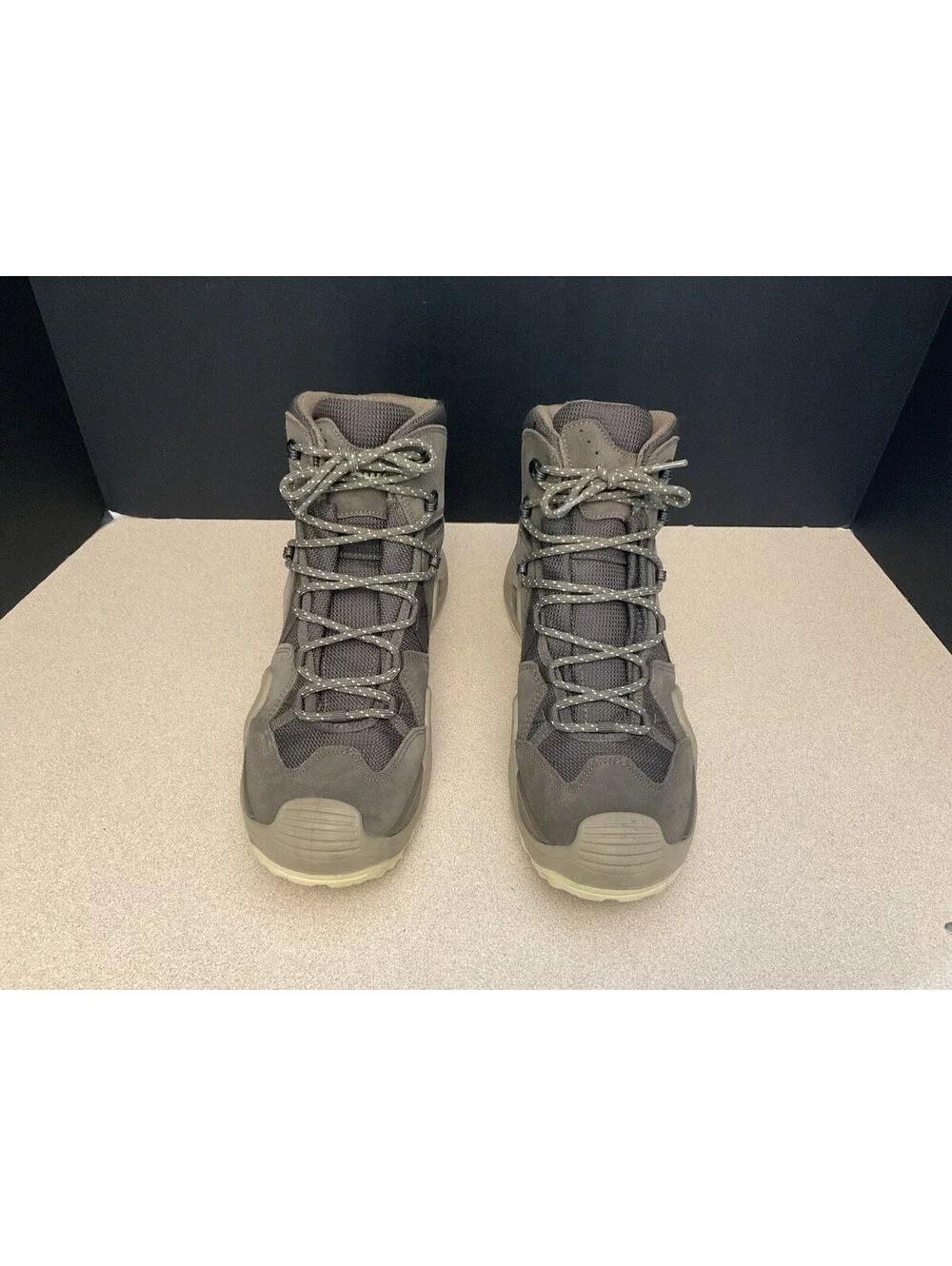 Womens Lowa Zephyr Mid GTX Gore-Tex Hiking Boots. Size 10.5. Nice Boots!!!